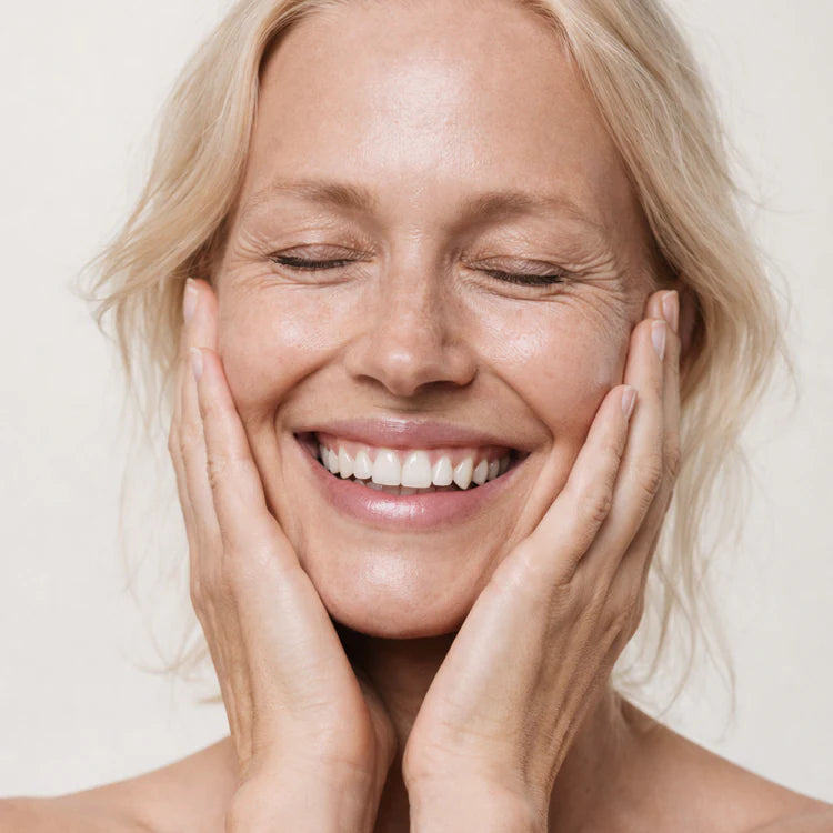 Solvery Glow™ — Dispositivo Professionale Viso | Luce Rossa + Vibrazioni · Clinicamente Testato